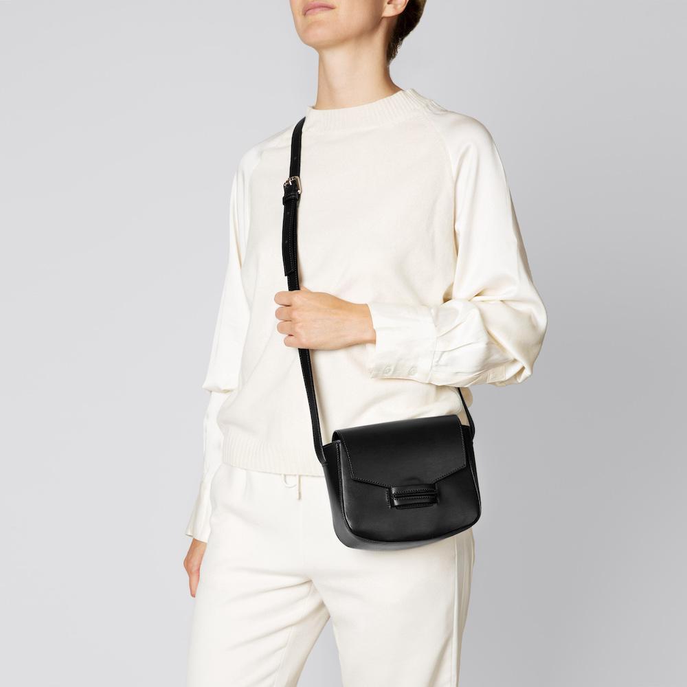 Black Saddle Bag | The Vida